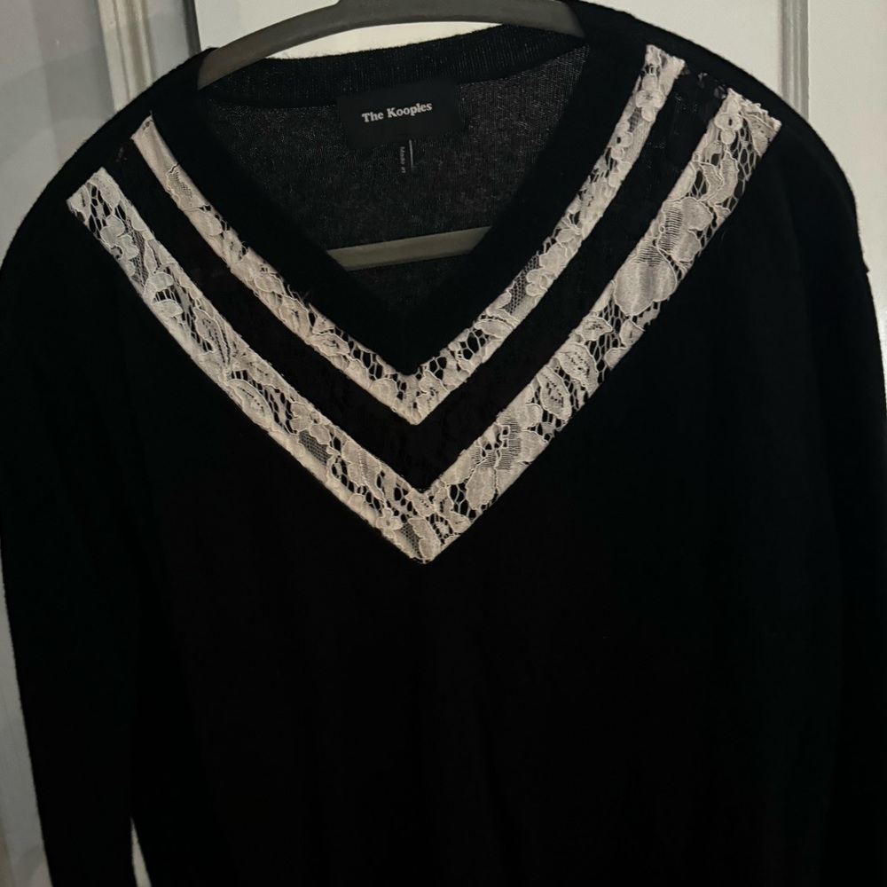 Black koople sweater